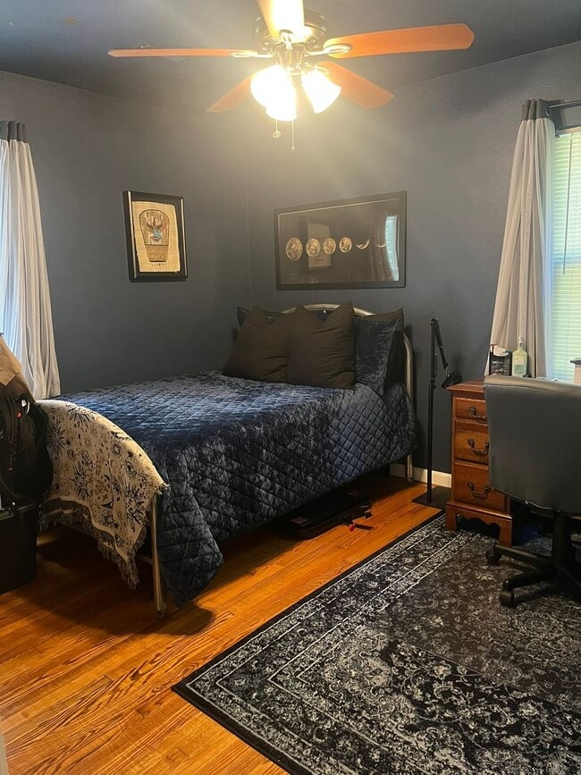 Building Photo - Gorgeous private home in Altavista!