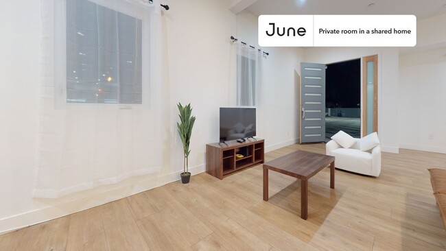 Foto del edificio - Private bedroom in 4 bed/4 bath Home