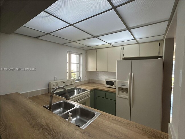 Foto del edificio - 3605 SW 17th St