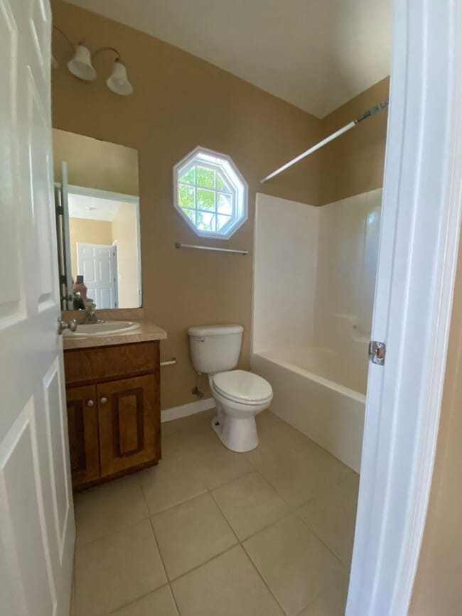 Building Photo - 812 20th St