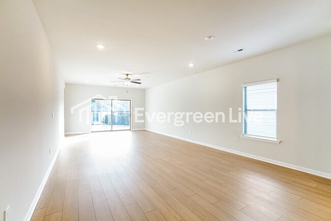 Foto del edificio - 28590 Whitehall Ln