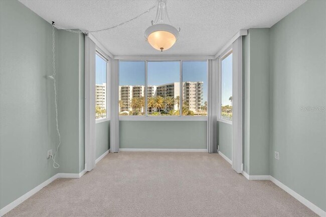 Foto del edificio - 660 Island Way