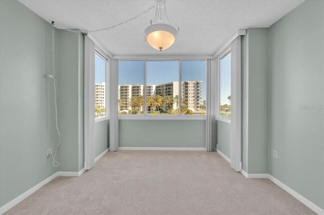 Building Photo - 660 Island Way