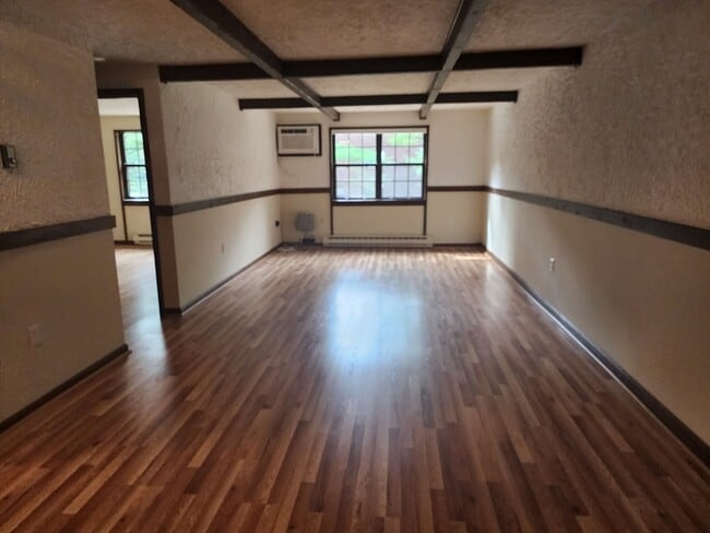 Foto del edificio - 52 Swanson Ct