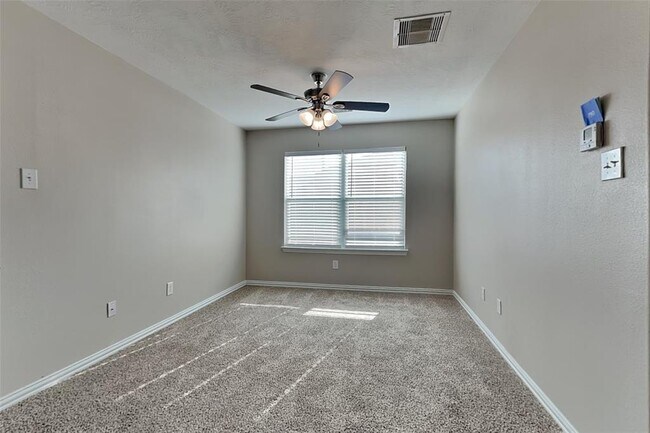 Building Photo - 2223 Brown Oak Dr