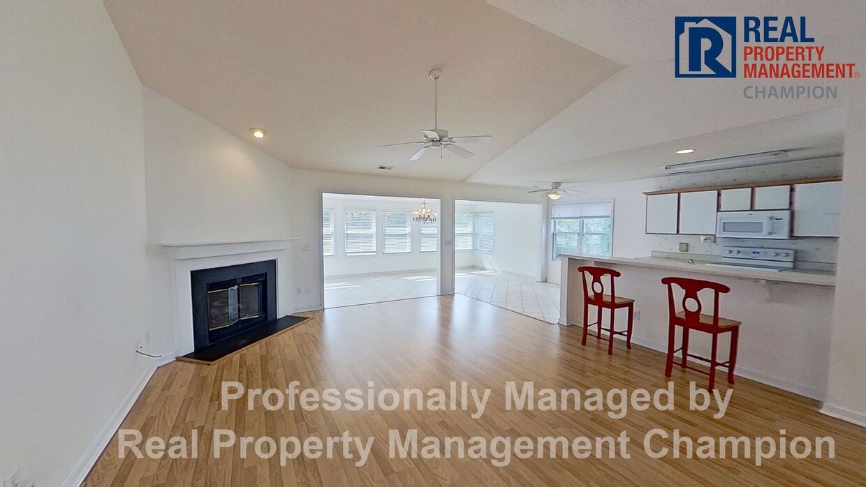 Photo - Spacious 3 BD/3 BA Home with Open Floorpla...