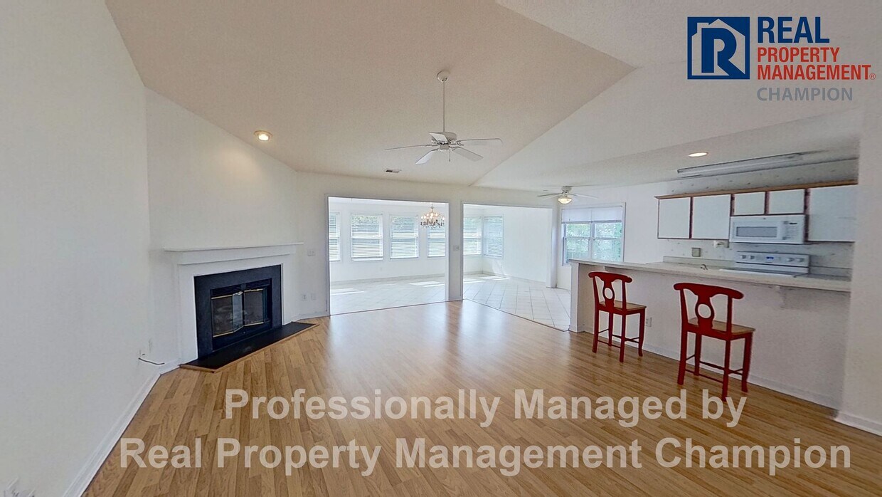 Primary Photo - Spacious 3 BD/3 BA Home with Open Floorpla...