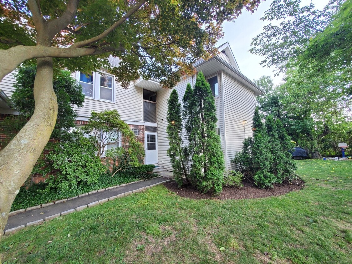 Primary Photo - 1 Rock Spring Rd