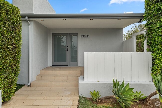 Building Photo - 10650 Putney Rd