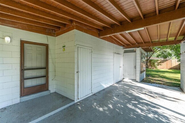 Building Photo - 6013 Navajo Wy