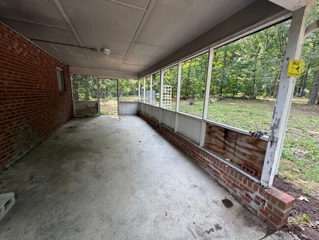 Building Photo - 114 Oakspring Ln