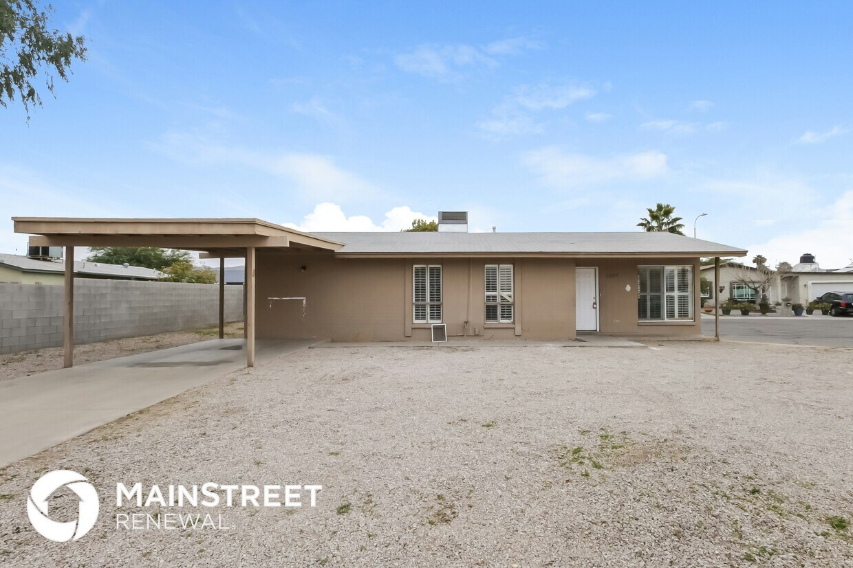 Foto principal - 1227 E Wayland Dr
