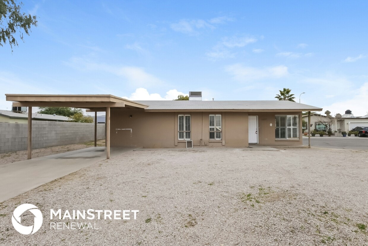 Primary Photo - 1227 E Wayland Dr