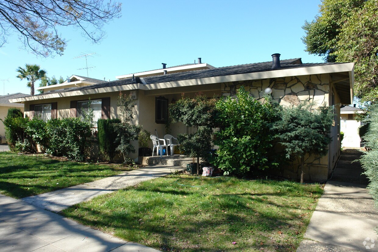 Foto del edificio - 1409 Lexington Dr