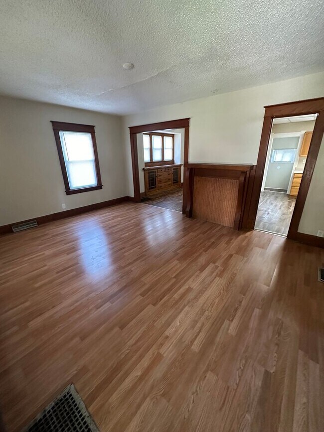 Building Photo - 3 bedroom 1 bath