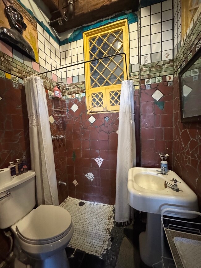 Foto del edificio - 915 W 16th St