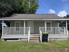 Building Photo - 613 Harrison Ln