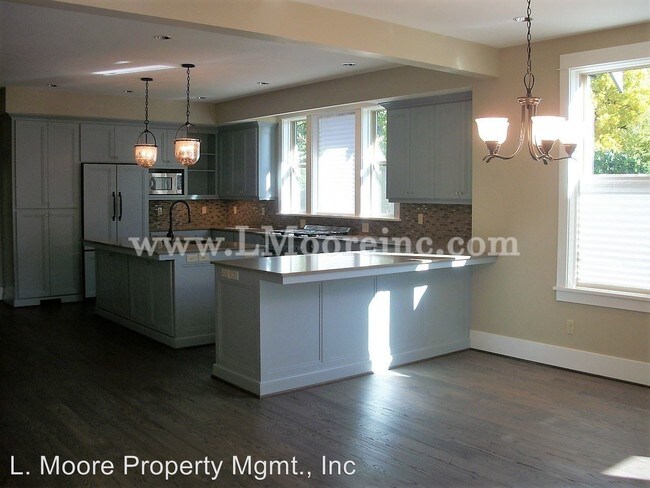 Building Photo - 741 B Ave