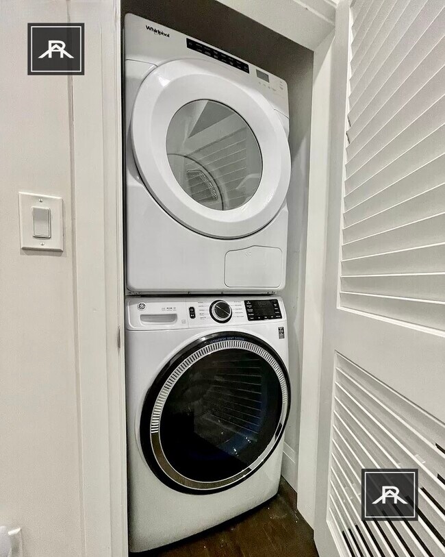 Building Photo - 5 Strathmore Rd