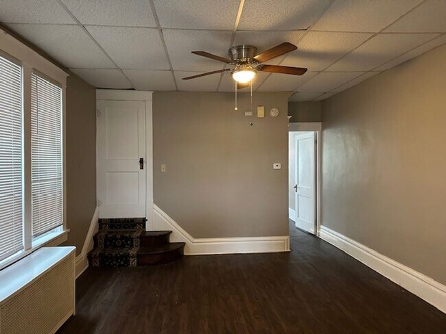 Building Photo - 3 Bedroom 1 Bath House For Rent In Harrisb...