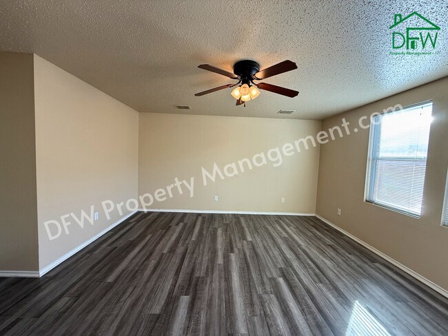 Foto del edificio - 2-Story 4 BR Home with Large Backyard & Game Room