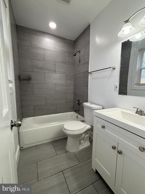 Foto del edificio - 3758 Columbus Dr