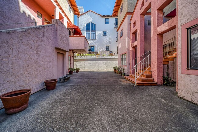 Foto del edificio - NORTH BERKELEY APARTMENT FOR RENT - $4,800