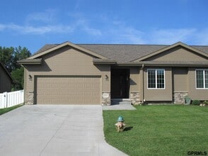 Building Photo - 3031 Lakeside Dr