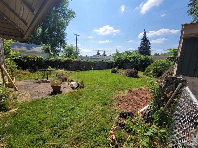 Building Photo - 14388 Hendricks Ave