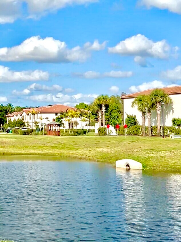Primary Photo - 3016 King Palm Way