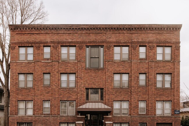 Building Photo - 3219 Lyndale Ave S