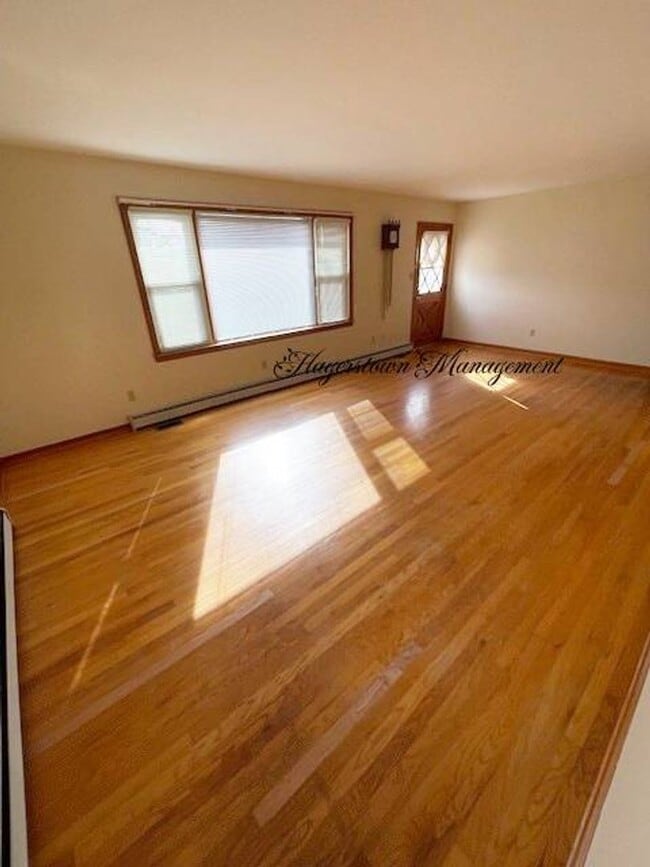Building Photo - 3 BR Single Family Home
