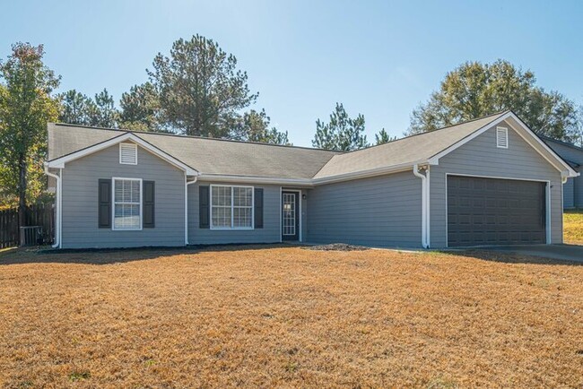 Building Photo - OPEN FLOOR PLAN RANCH WITH PRIVATE FENCED ...