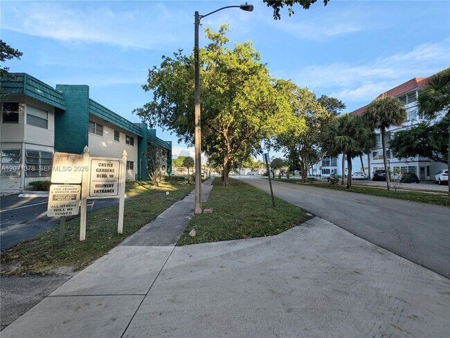 Building Photo - 4801 NW 22nd Ct