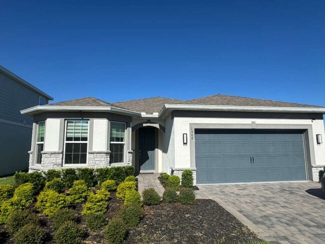 Building Photo - Modern 3-Bedroom Home with Pool and Lake View