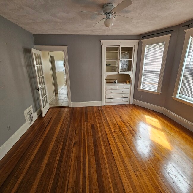 Building Photo - 53 Montfern Ave