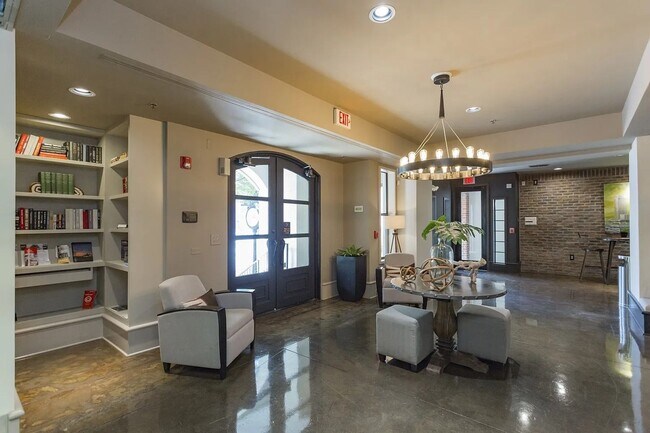 Foto del edificio - Urban Living at Bristol on Broadway – Walk to Vanderbilt, Studio Unit with Washer/Dryer, Assigned...