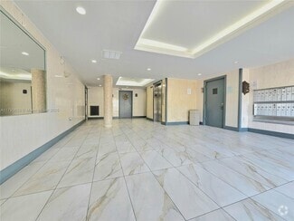 Building Photo - 1250 NE 125th St