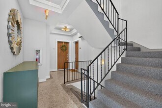 Building Photo - 809 Otis Pl NW