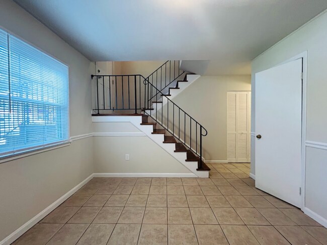 Building Photo - 14806 Bryan Ct