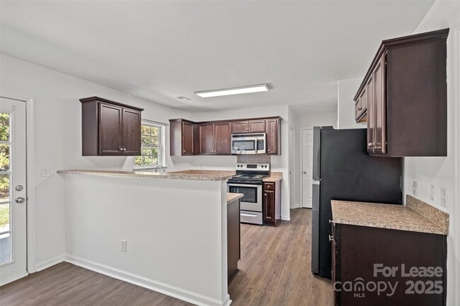 Foto del edificio - 5628 Henderson Oaks Dr