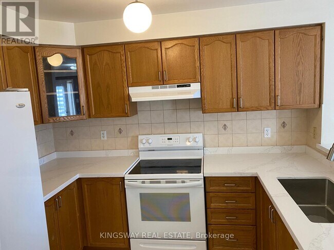 Building Photo - 3022 Mission Hill Dr