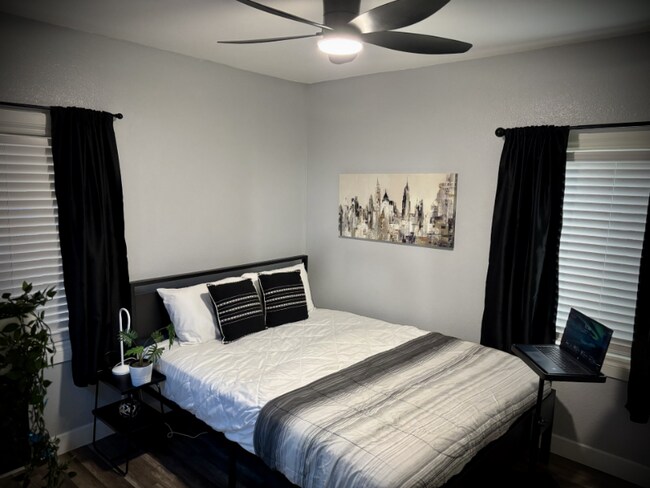 Foto del edificio - 151 Manganese St