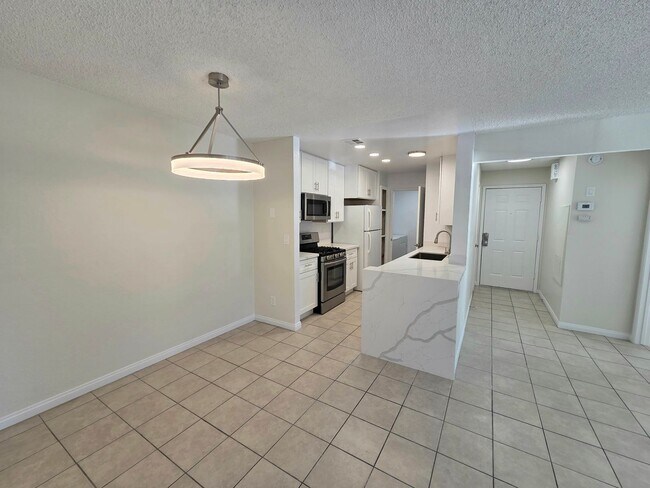 Foto del edificio - Spacious, Stylish Living in a Guard-Gated West Las Vegas Community in The Lakes with Resort-Style...