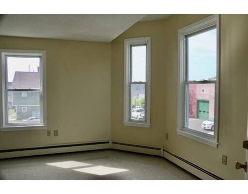 Building Photo - 171 Fletcher St