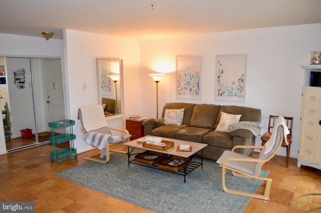 Foto del edificio - 838 Quince Orchard Blvd