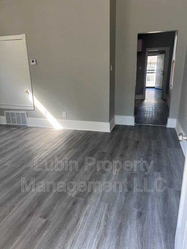 Building Photo - 325 Lema Pl