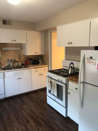 Foto del edificio - 4544 N Oakland Ave