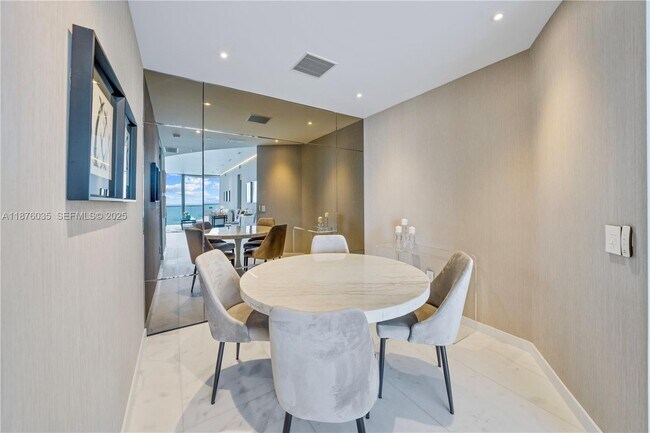 Foto del edificio - 18975 Collins Ave