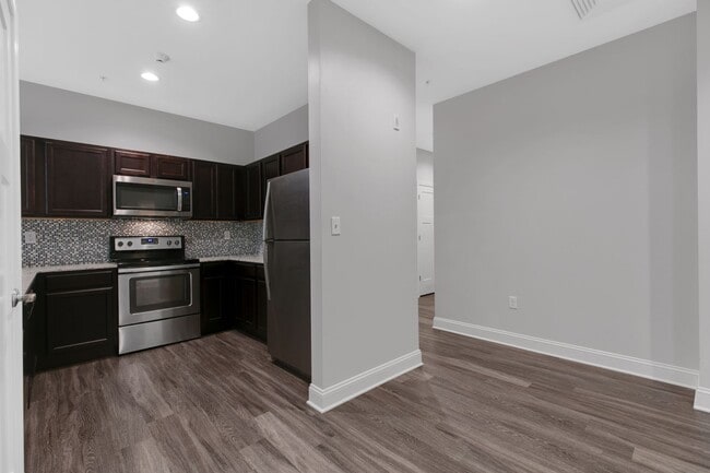 Building Photo - Stunning 1 Bedroom Luxury Apartment with T...